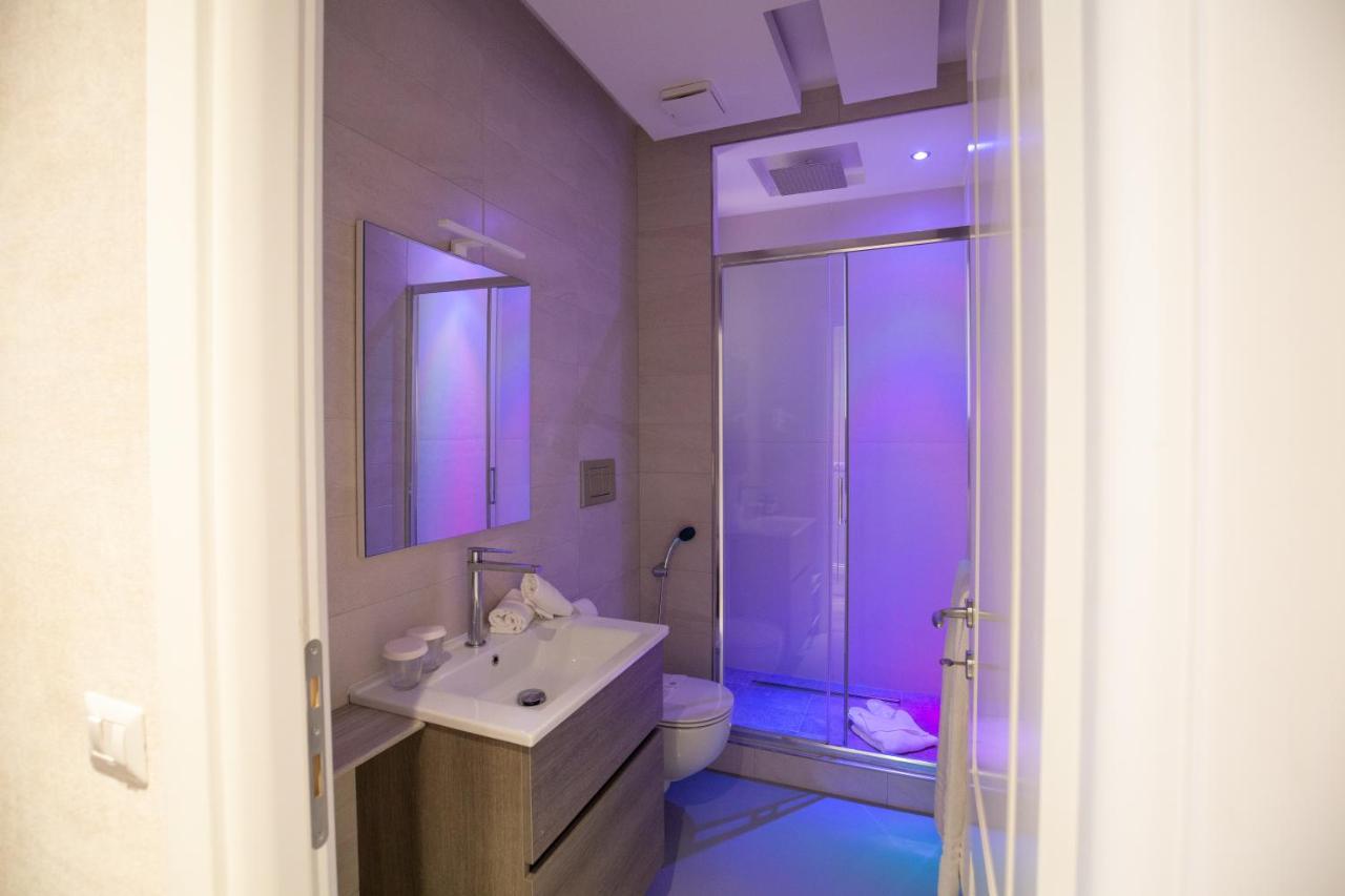Standard Double Room-Via del Corso 32
