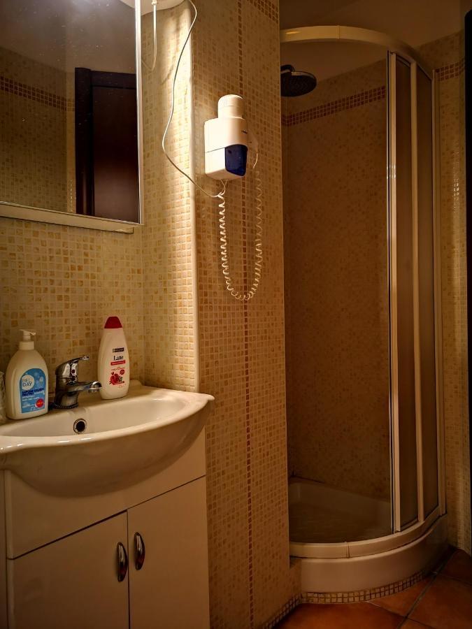 Double Room Bathroom