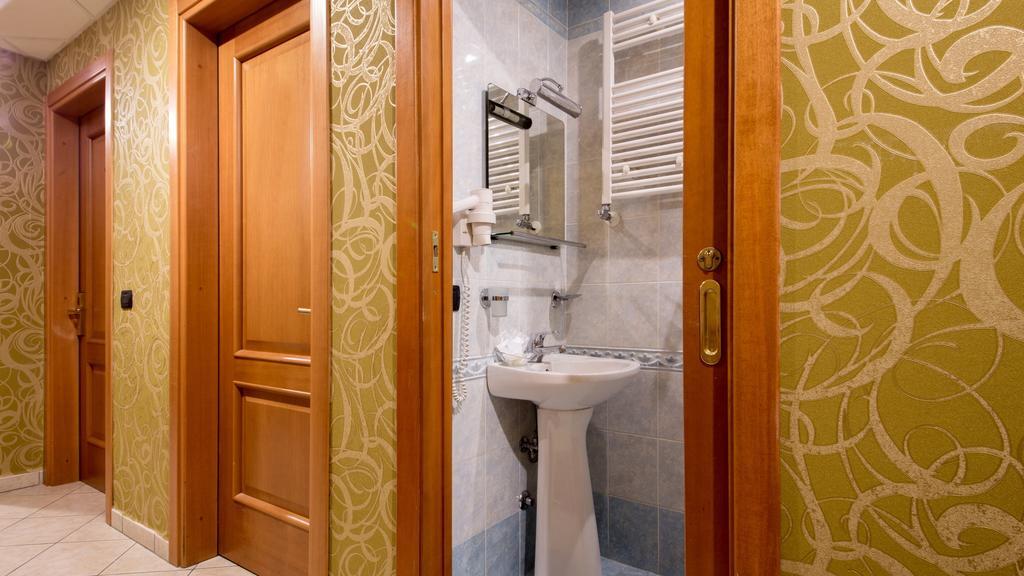Single Room with Private External Bathroom