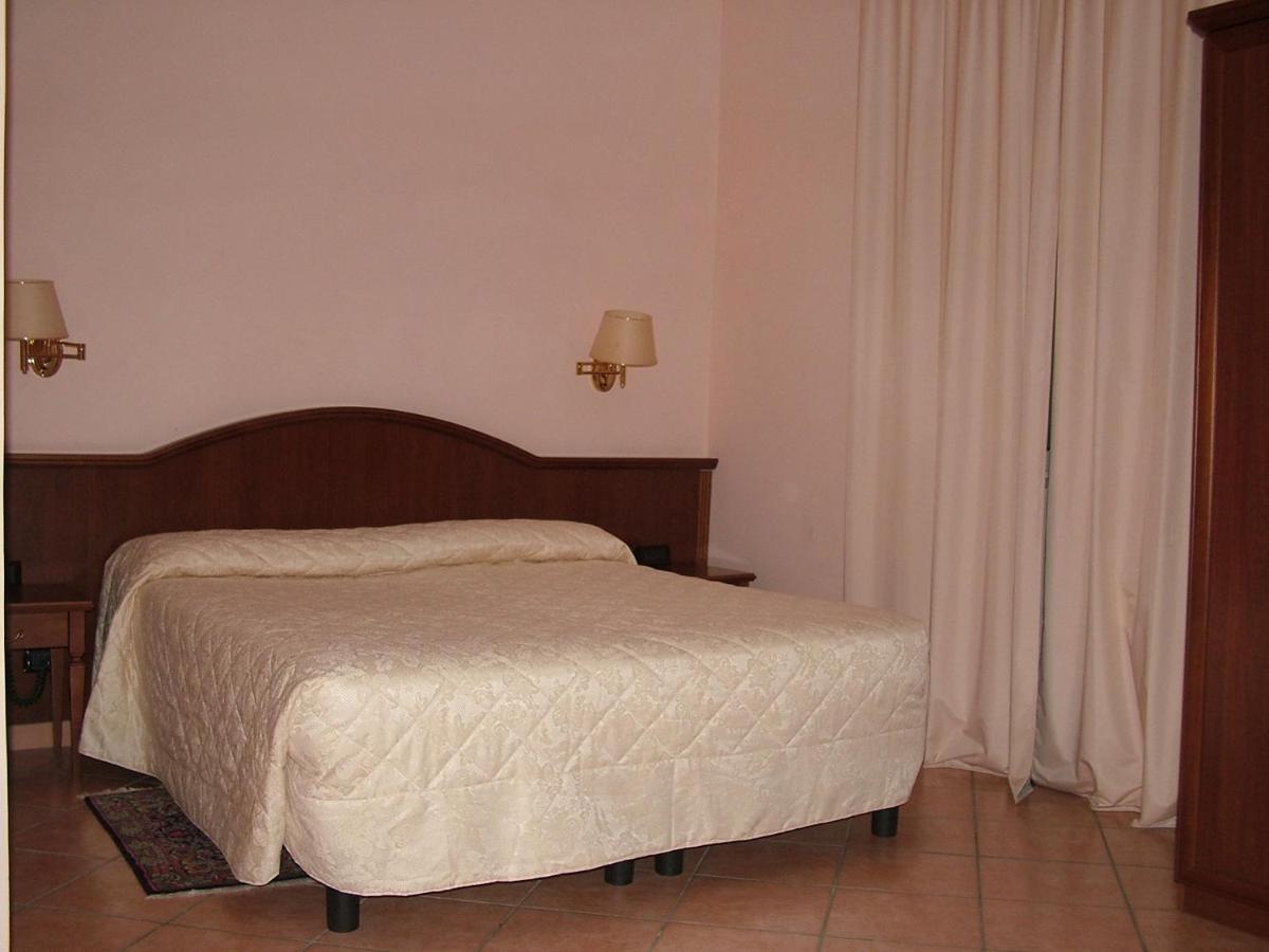 Double or Twin Room,1124415219:JPEG