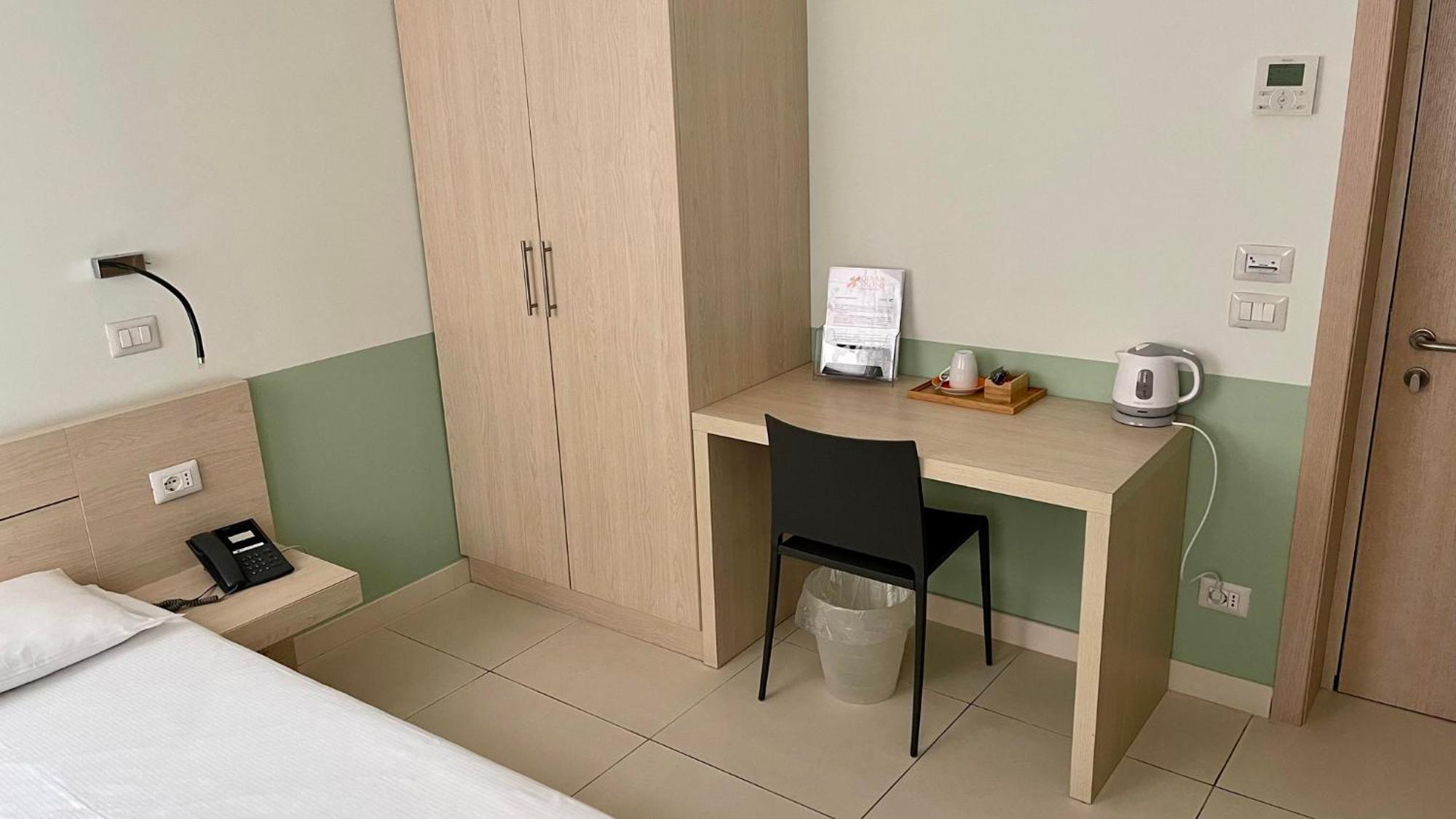 Budget Single Room,1216049833:JPEG