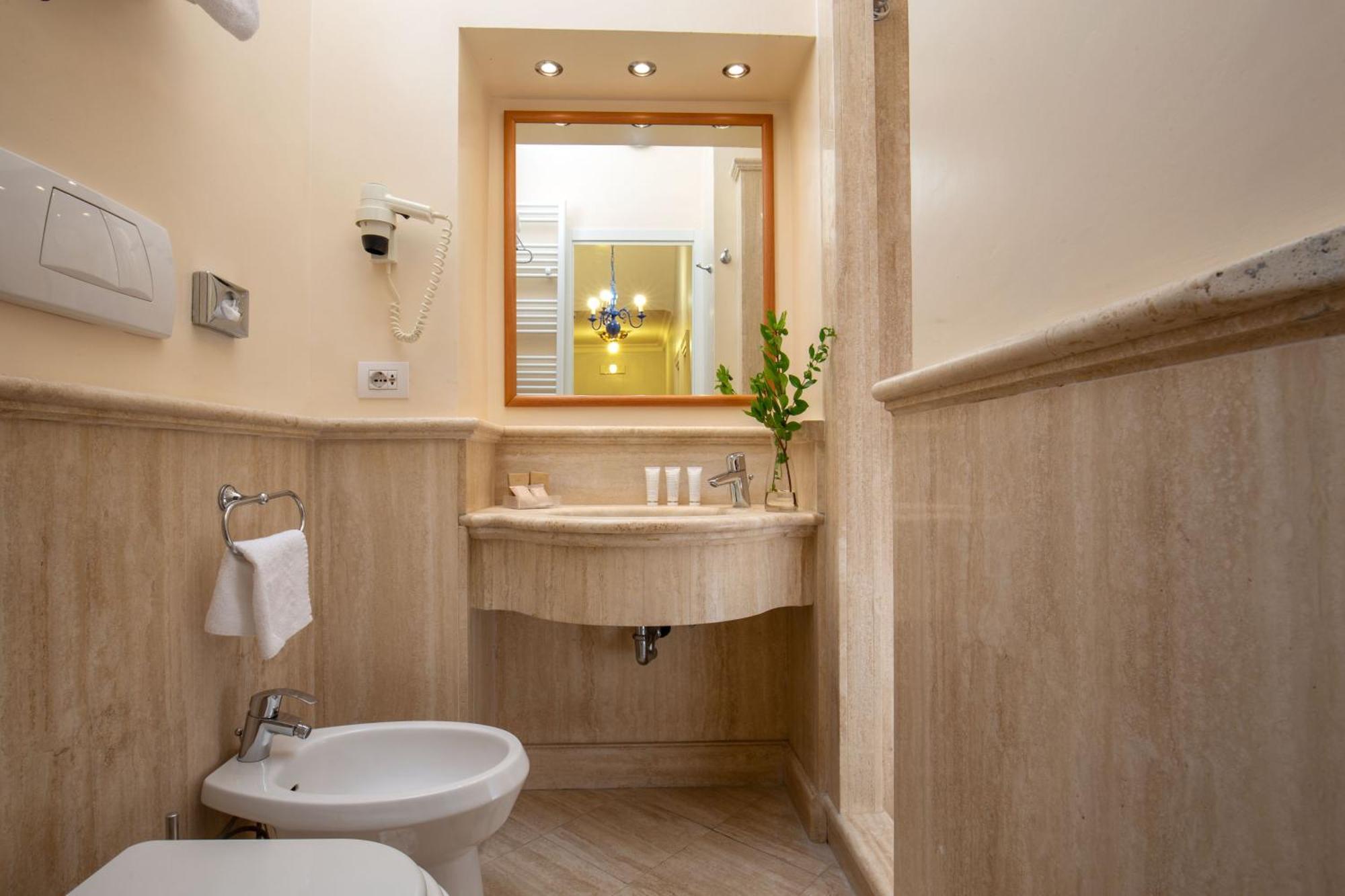 Superior Double or Twin Room - Via dei Greci 23