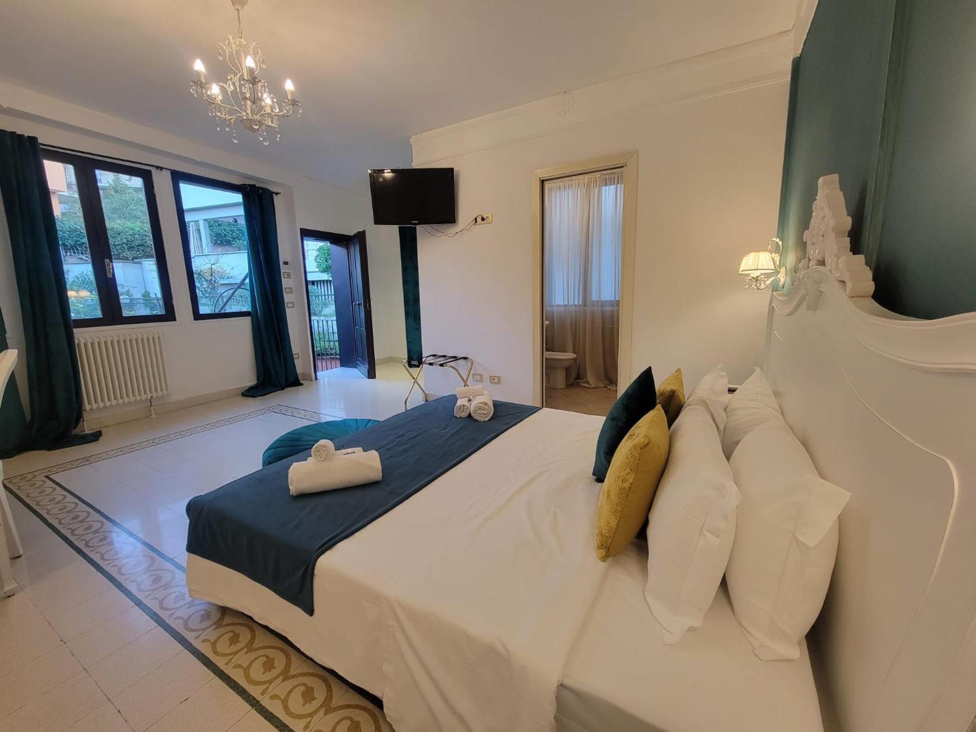 Deluxe Room,1525759321:JPEG