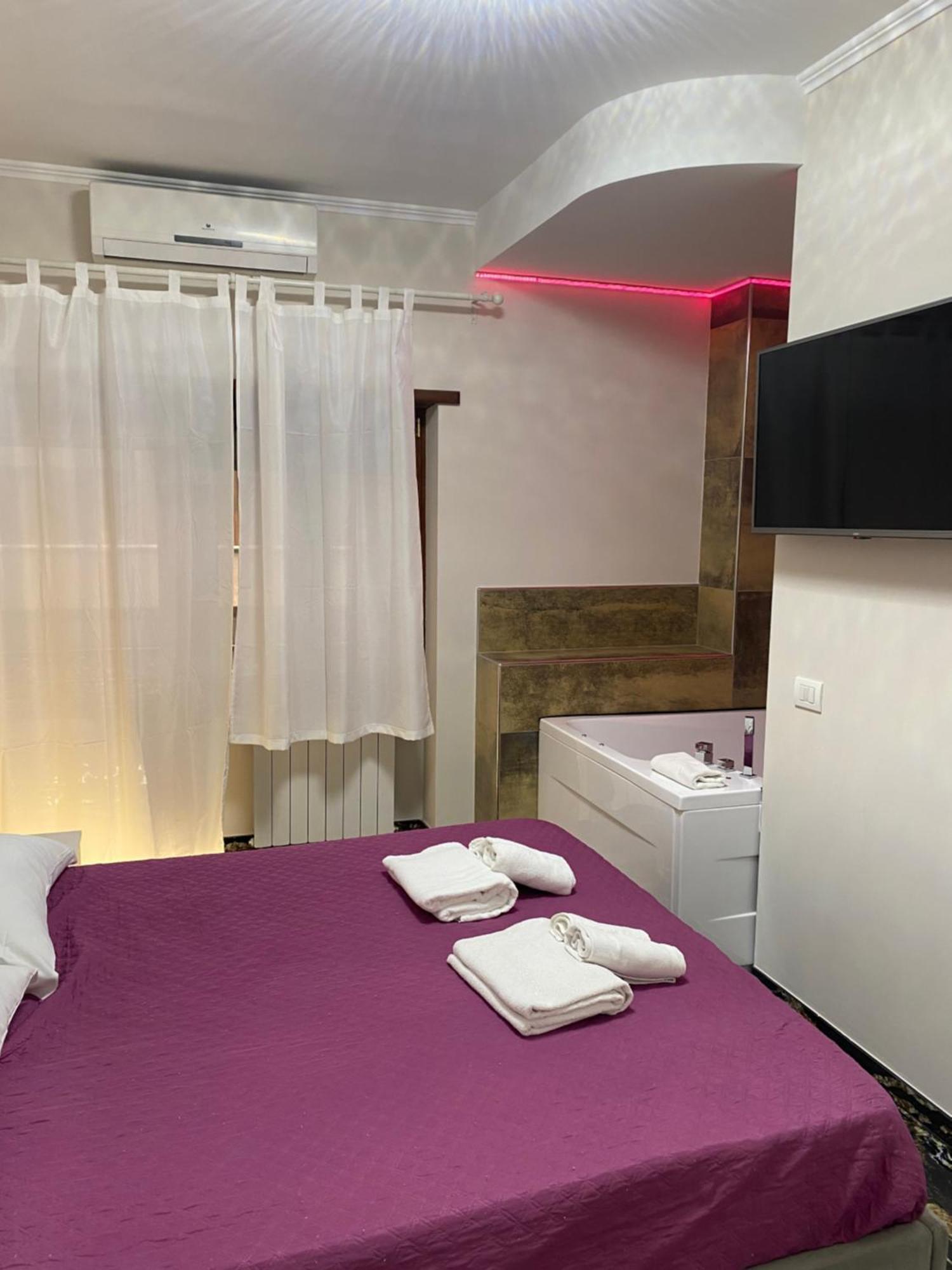 Deluxe Suite Spa Bath