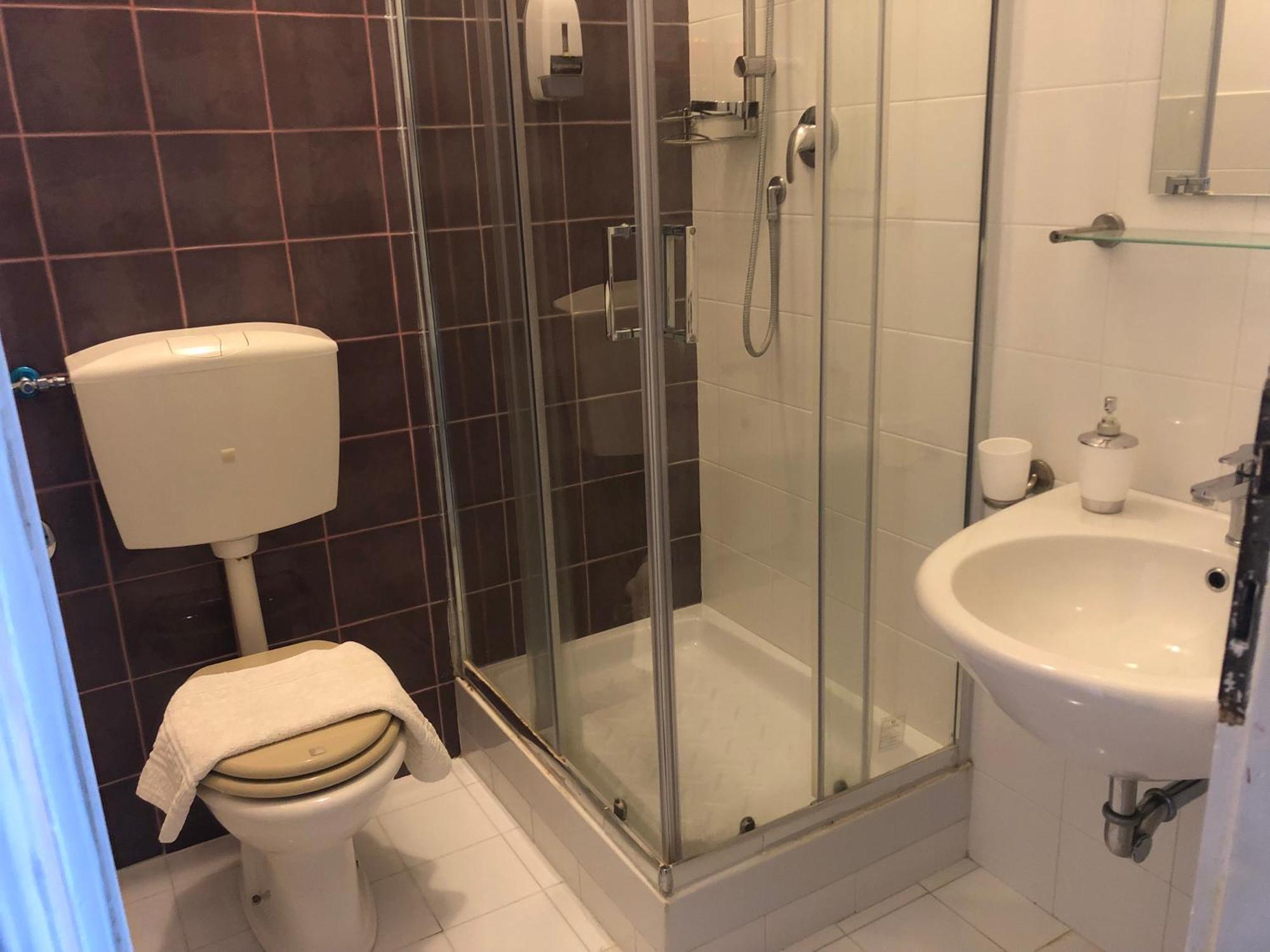 Double Room with Private External Bathroom