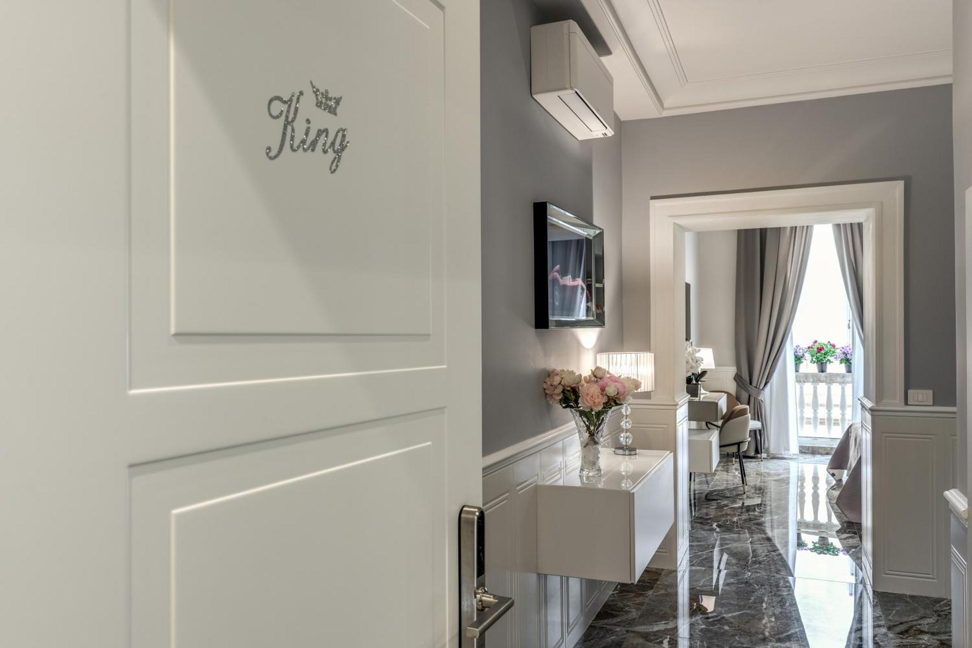 Deluxe King Suite