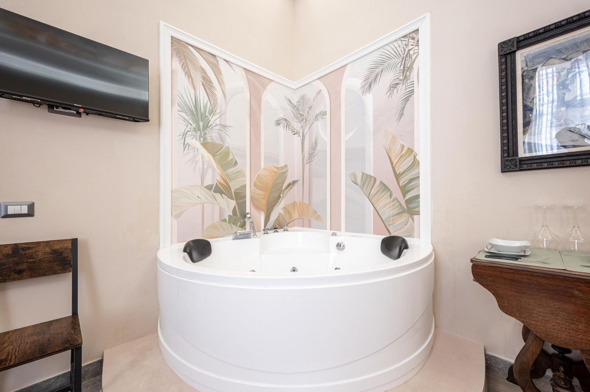 King Suite Spa Bath