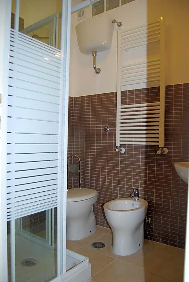 Double or Twin Room Private External Bathroom