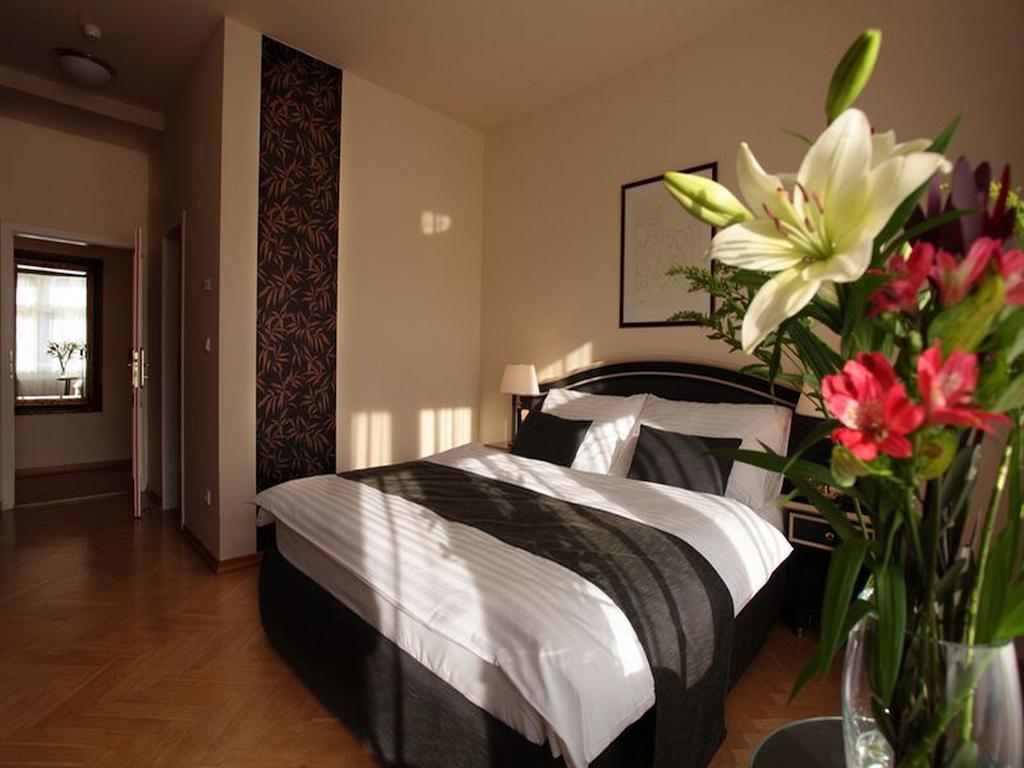 Double Room with Landmark View