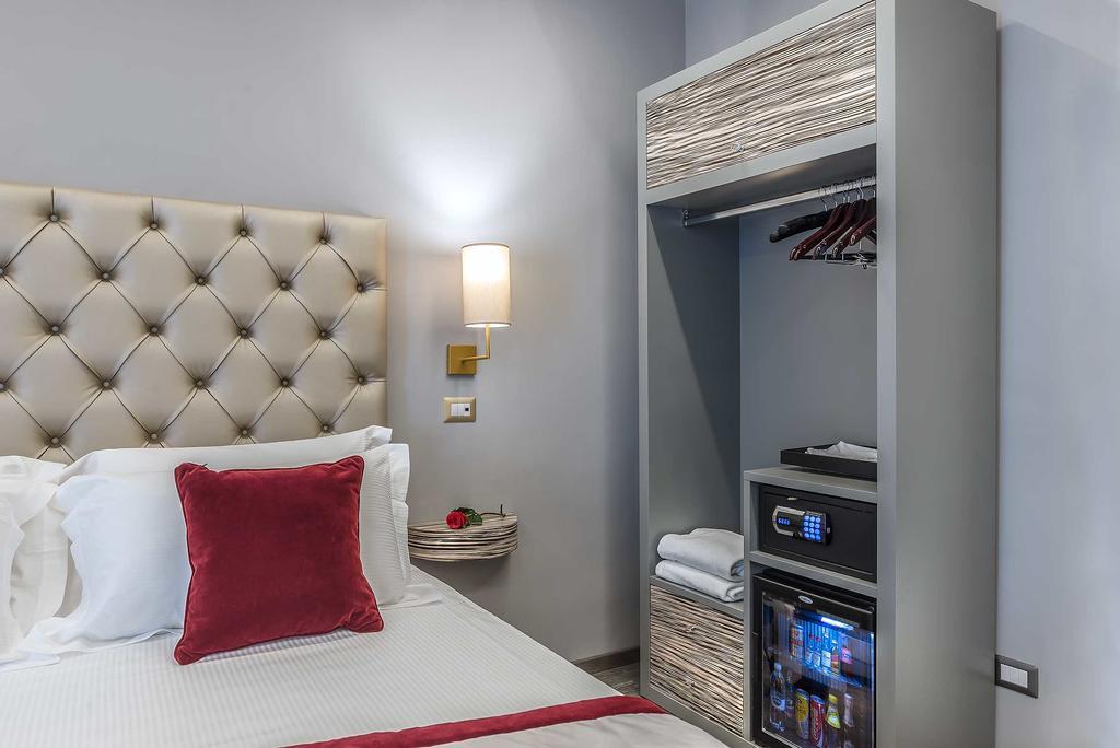 Double Room,733015258:JPEG