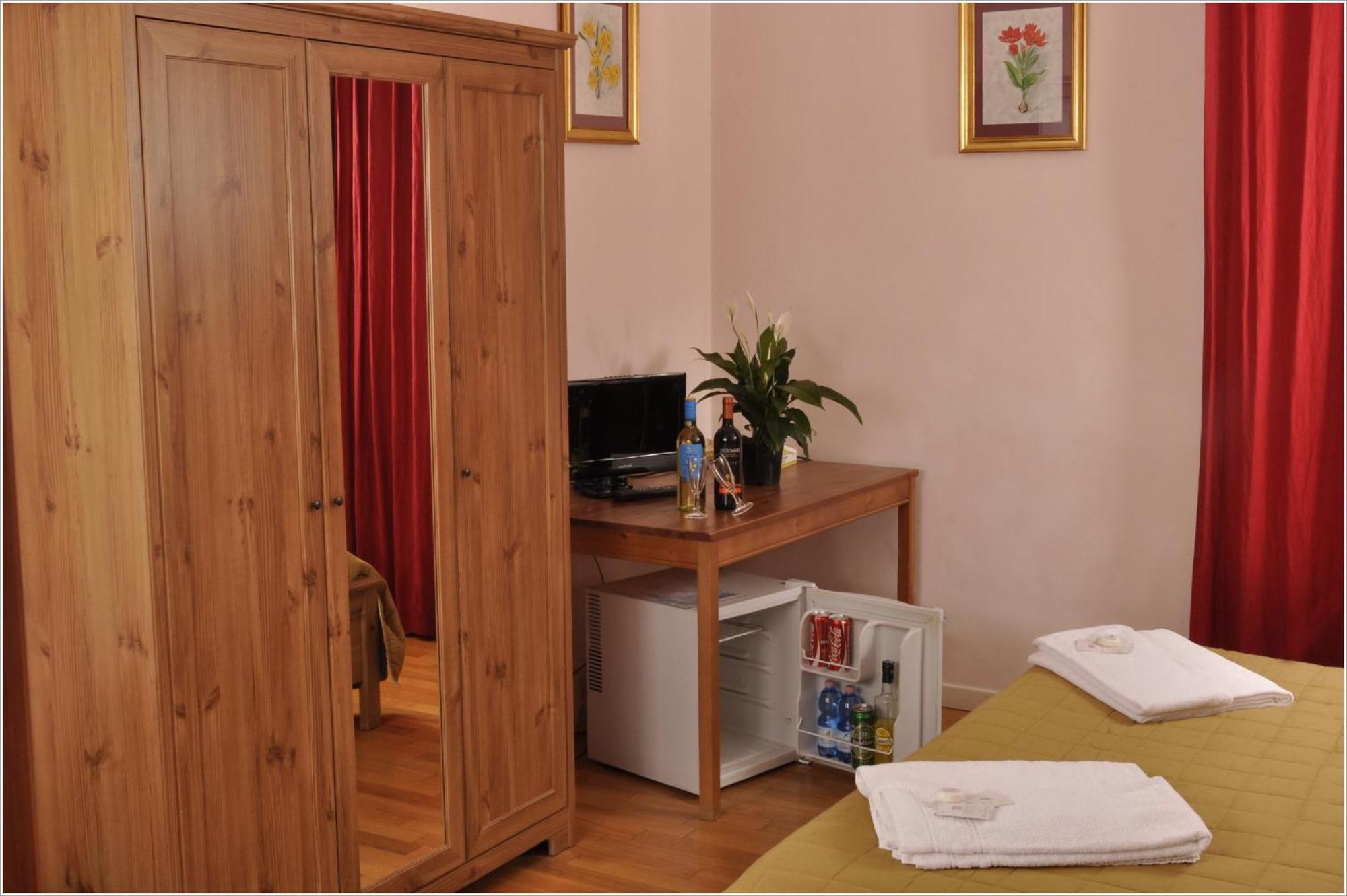 Double or Twin Room with Private Internal Bathroom