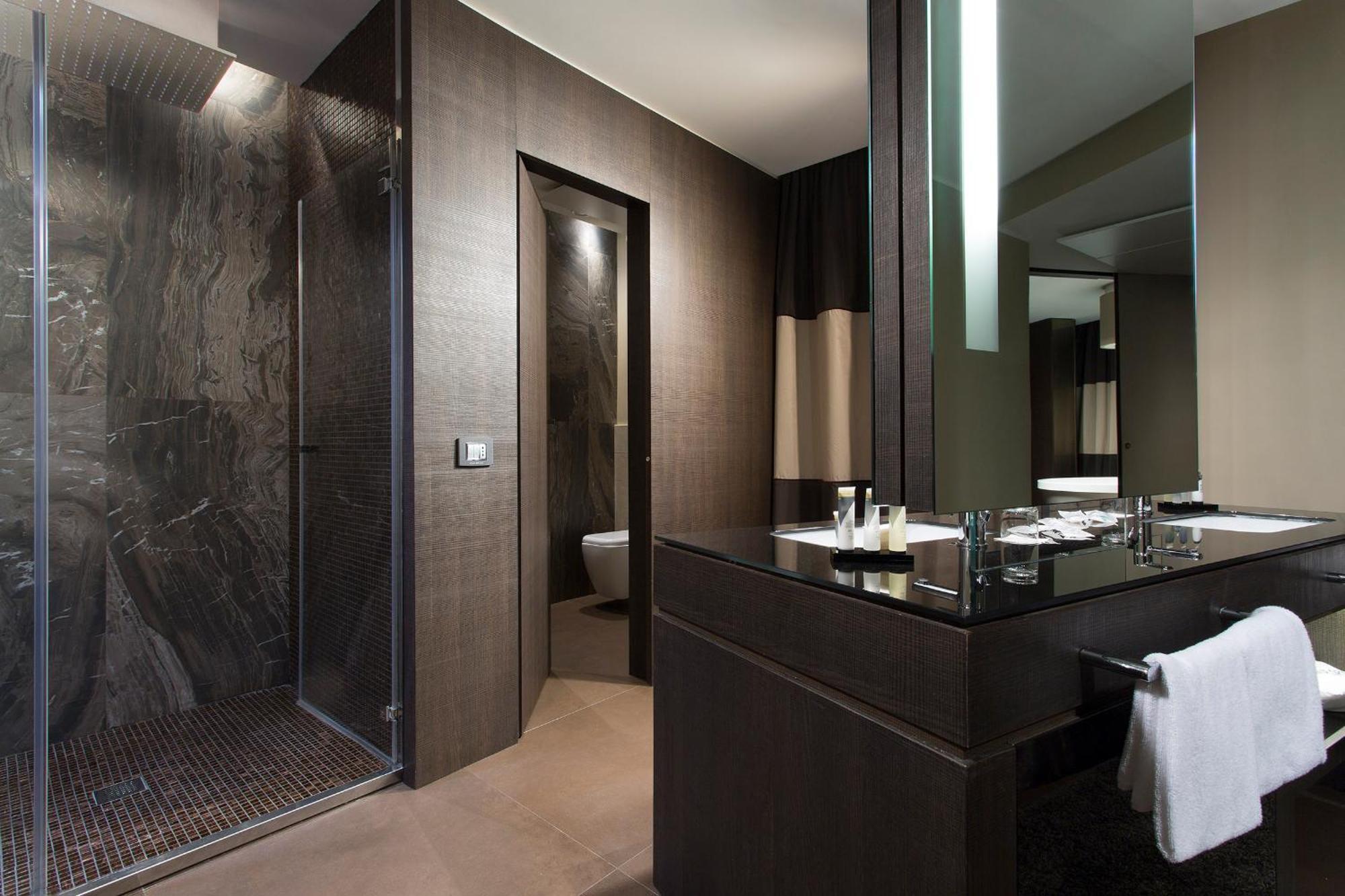 Suite with Spa Bath,972907438:JPEG