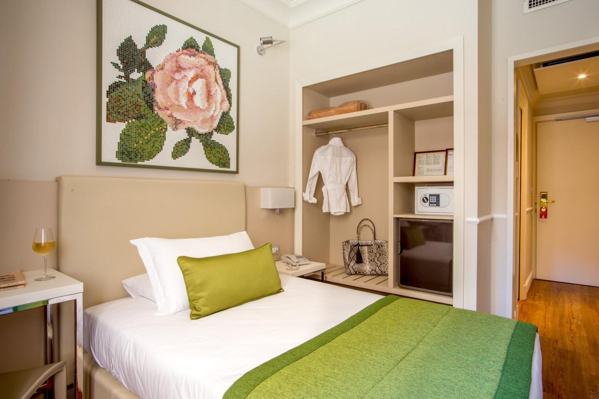 Single Room,702971047:JPEG