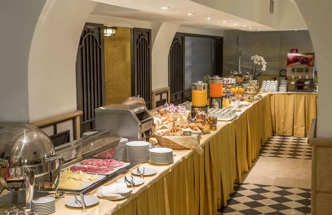 Hotel Savoy-1