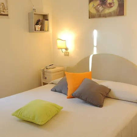 95 Rooms In Rome-2